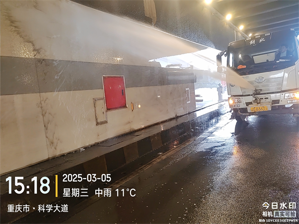 快速路一纵线开展墙面清洗工作